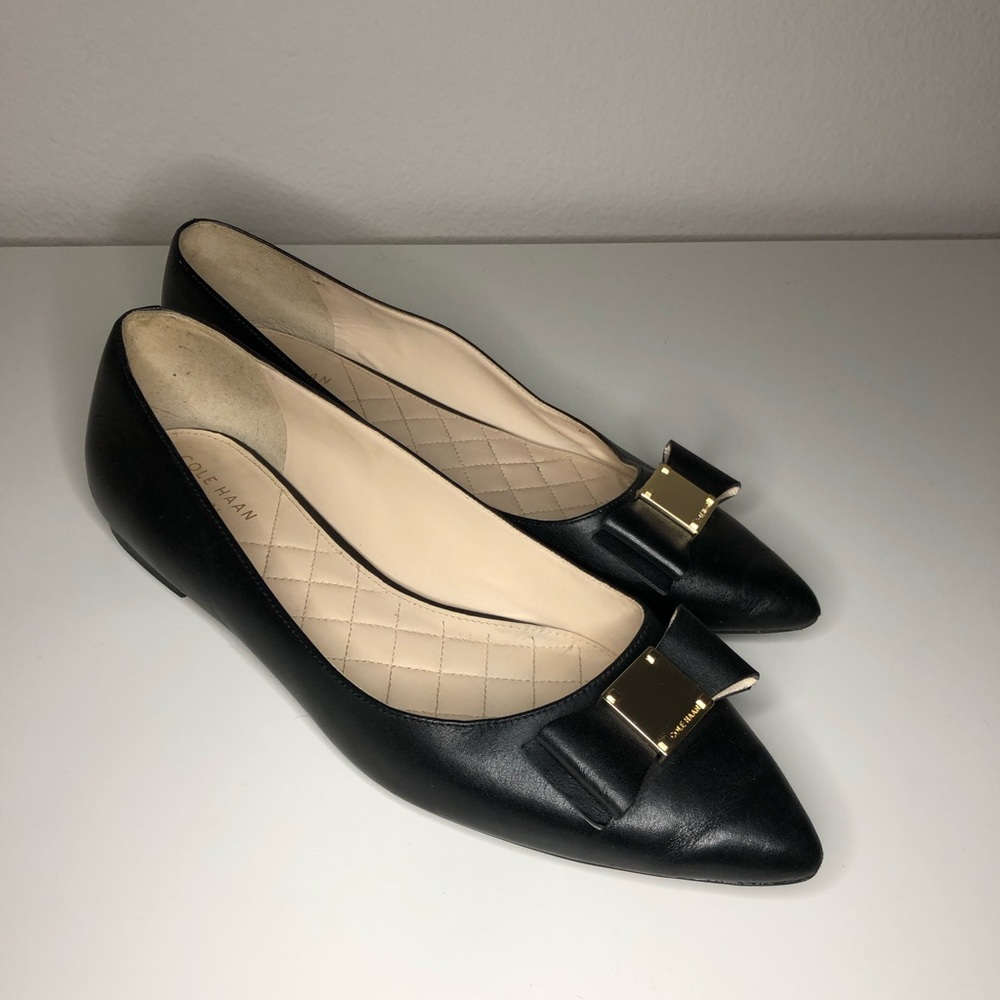 COLE HAAN Black flats ~ LIKE NEW